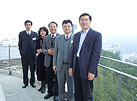 Prof. Guo (1st from left) and Prof. Li (2nd from right) visit the Institute of Space and Earth Information Science